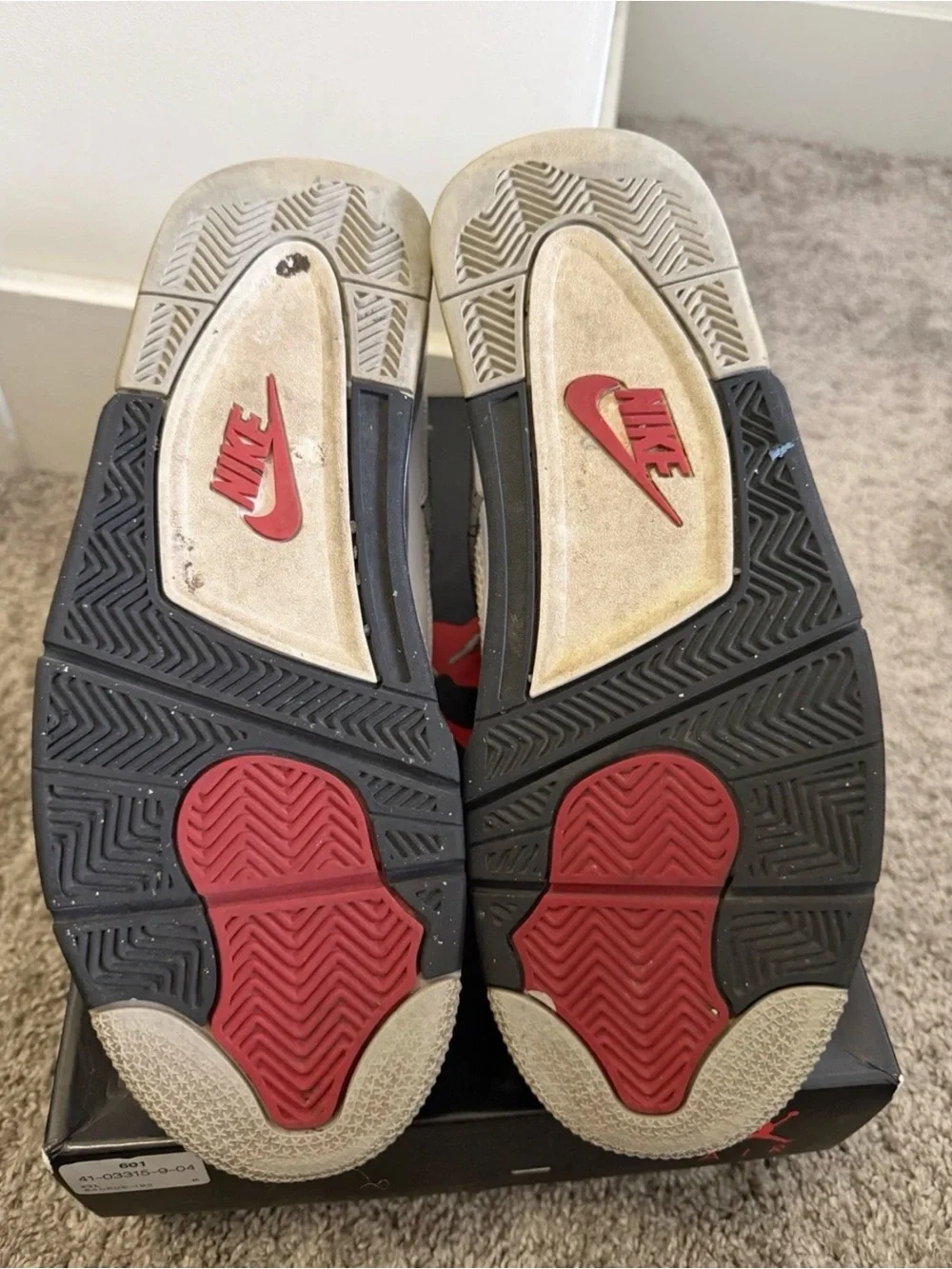Jordan Kids White and Navy Jumpman Low-Top Sneakers with Red Logo